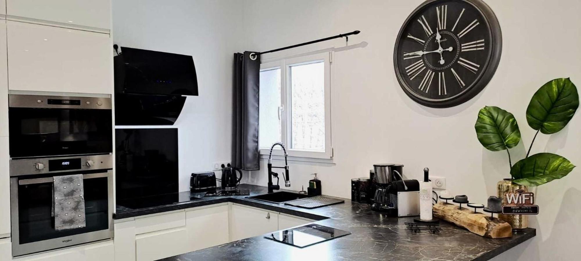 קלוז Black&White Home-By So'Serenityhome-Balcon-Parking מראה חיצוני תמונה